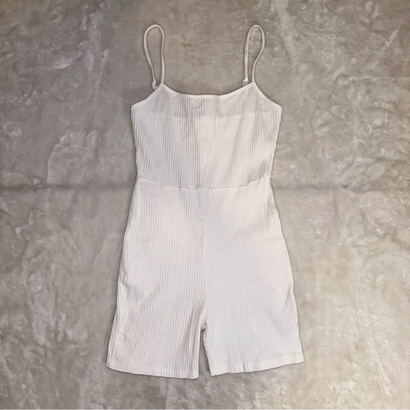 Emory Park White Ribbed Biker Short Summer Romper Size Medium - Picture 1 of 5